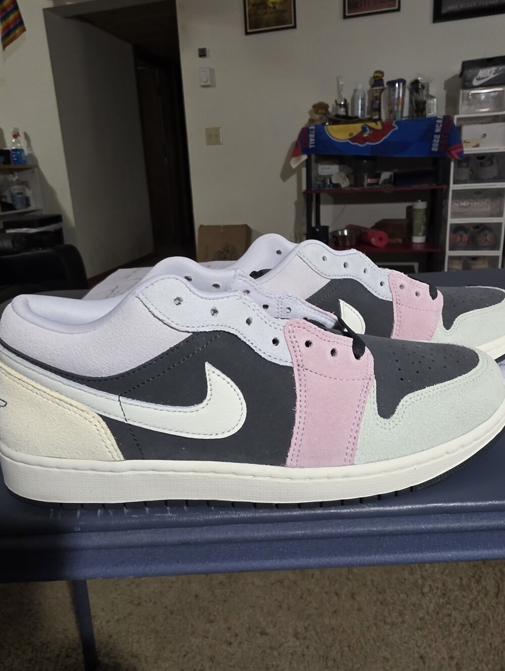 Jordan 1 Low SE Low-Top Sneakers - Black, Light Pink, Cream Size 10.5m.
